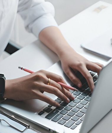 Chính Sách Hỗ Trợ & Liên Hệ