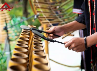 Trải nghiệm đánh nhạc cụ dân tộc